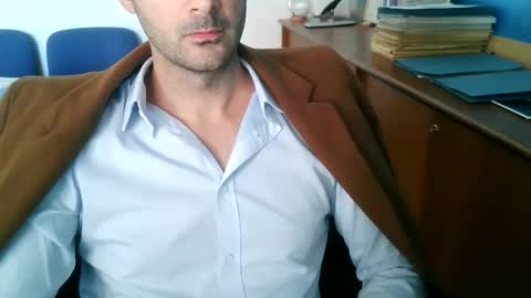 giuseppevai1 online show from November 2025 10:38:01 AM