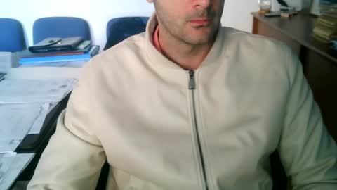 giuseppevai1 online show from April 2026 07:33:01 AM