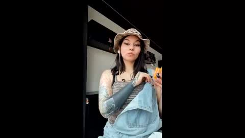 Snapshot of give_me_orgasms chatting on December 2025 04:36:01 PM Nice to meet you my name is Heyli online show from December 2025 04:36:01 PM