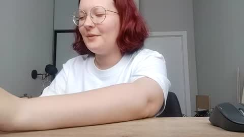 Snapshot of glendarobinson chatting on July 2026 06:19:02 AM Elly online show from July 2026 06:19:02 AM