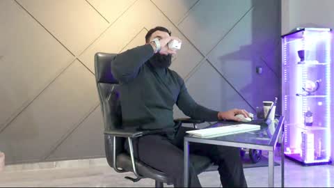 Matthew .. for short call me Matt online show from December 2024 12:25:02 PM