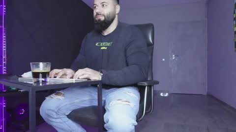 Matthew .. for short call me Matt online show from December 2025 04:40:02 AM