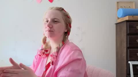 Snapshot of glitchwitch chatting on May 2026 04:14:02 PM Glitch online show from May 2026 04:14:02 PM