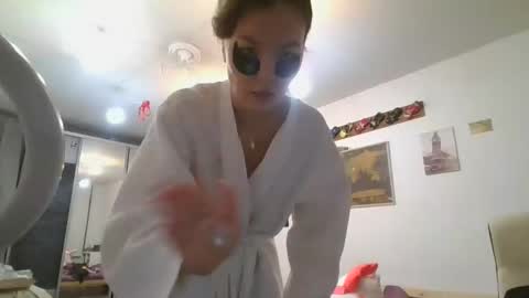 Snapshot of glitter_doll chatting on January 2025 12:26:01 PM glitter_doll online show from January 2025 12:26:01 PM