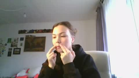 Snapshot of glitter_doll chatting on March 2025 12:00:01 PM glitter_doll online show from March 2025 12:00:01 PM