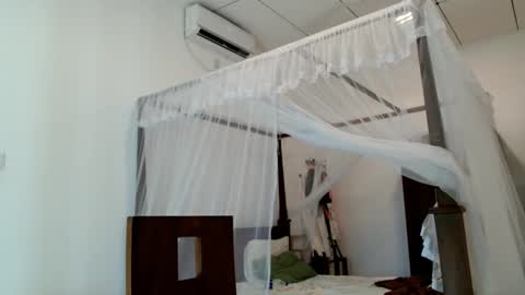 Snapshot of glitter_doll chatting on October 2025 09:11:04 AM glitter_doll online show from October 2025 09:11:04 AM