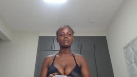 Snapshot of gloden_melanin chatting on January 2026 08:47:01 PM gloden online show from January 2026 08:47:01 PM