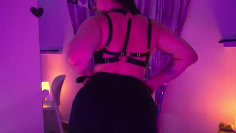 Mimi online show from February 2026 10:22:01 PM