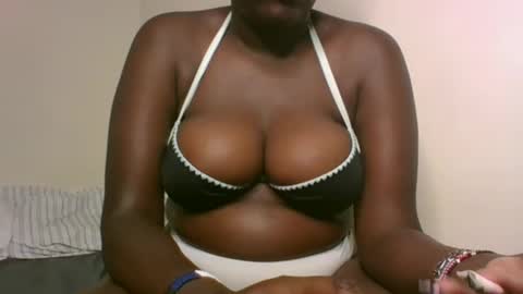 Snapshot of glorious_t chatting on December 2024 02:31:01 AM glorious_t online show from December 2024 02:31:01 AM