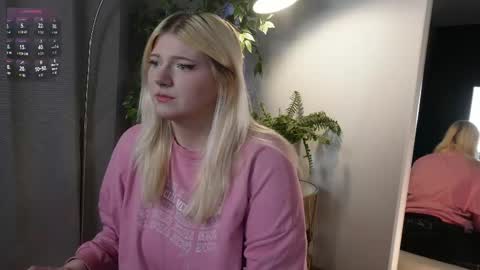 Snapshot of glowkittenx chatting on December 2025 07:02:02 AM glowkittenx online show from December 2025 07:02:02 AM