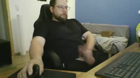 gnik_labinnah online show from April 2026 05:56:01 PM