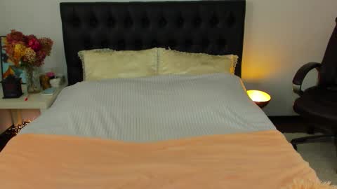 Snapshot of goddess_squirt_ chatting on October 2025 05:41:02 AM Katrin online show from October 2025 05:41:02 AM