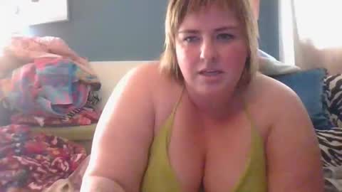 Snapshot of goddessee chatting on April 2026 09:05:01 PM GoddesseE online show from April 2026 09:05:01 PM