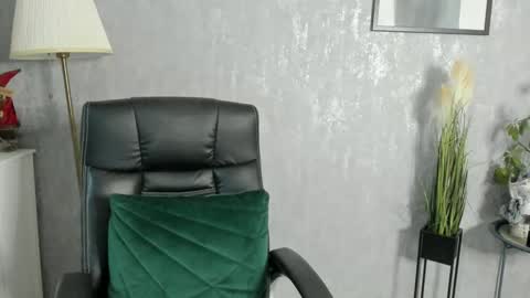 Snapshot of goddessmiaa chatting on December 2024 07:27:01 AM Mistress online show from December 2024 07:27:01 AM