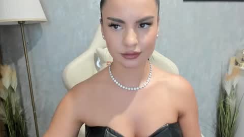 Snapshot of goddessmiaa chatting on October 2025 02:24:02 PM Mistress online show from October 2025 02:24:02 PM