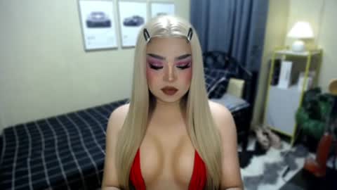 Snapshot of goddessnatalieheart chatting on June 2026 10:25:01 PM NATALIE HEART online show from June 2026 10:25:01 PM