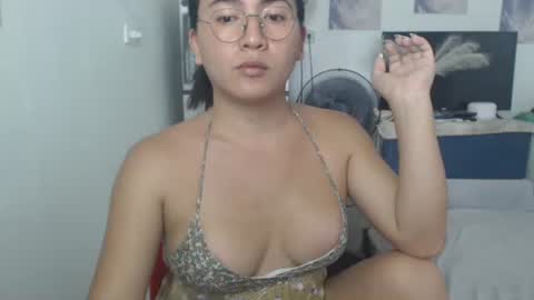 Snapshot of goldbella_ chatting on May 2026 04:20:01 AM bella online show from May 2026 04:20:01 AM