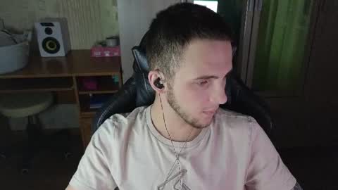 Snapshot of golden_boyyy21 chatting on June 2026 08:42:01 PM Golden boyyy21 online show from June 2026 08:42:01 PM