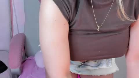 Snapshot of golden_issy chatting on July 2026 02:21:02 AM golden_issy online show from July 2026 02:21:02 AM