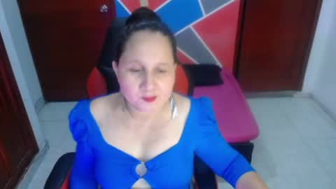 KIRA Y JUAN online show from June 2026 08:26:01 AM