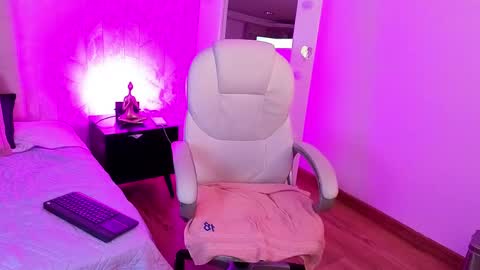 golden_muse online show from April 2026 03:57:02 AM