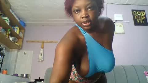 Snapshot of goldencurves_bunny chatting on July 2026 12:33:02 PM Bella online show from July 2026 12:33:02 PM
