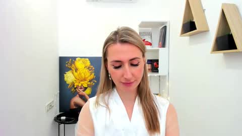 Olivia online show from February 2025 03:53:02 PM