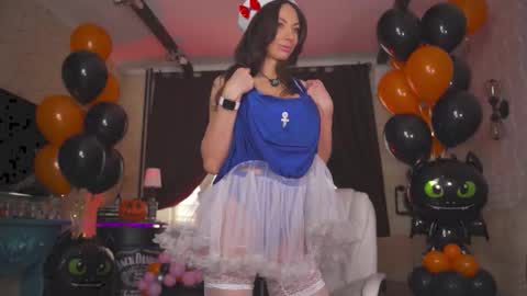 Snapshot of goldenmoore chatting on October 2025 02:58:02 AM Anna online show from October 2025 02:58:02 AM