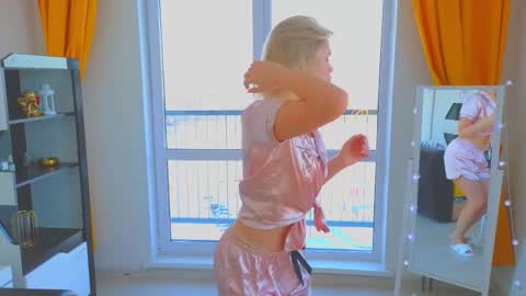 Snapshot of goldensweet_ chatting on January 2026 09:45:02 AM Angie online show from January 2026 09:45:02 AM