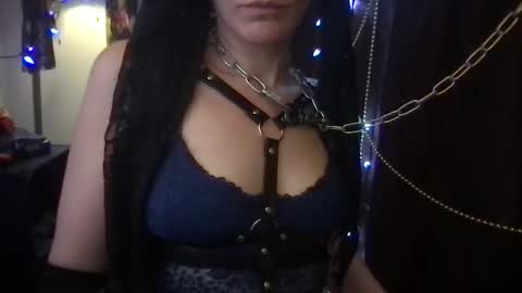Snapshot of goldynsilvyrempress chatting on May 2026 02:30:01 AM goldynsilvyrempress online show from May 2026 02:30:01 AM