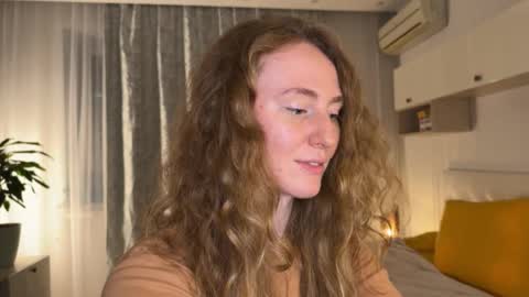 Polly online show from November 2025 05:17:01 PM