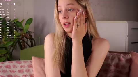 Snapshot of gossip__girl chatting on June 2026 02:23:02 AM Luna online show from June 2026 02:23:02 AM