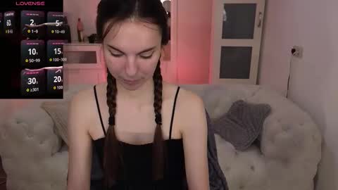 Snapshot of grace_autumn_mood chatting on October 2025 06:03:01 AM grace_autumn_mood online show from October 2025 06:03:01 AM