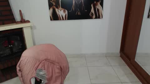 Snapshot of grace_mature_milf chatting on September 2025 10:48:02 AM grace_mature_milf online show from September 2025 10:48:02 AM