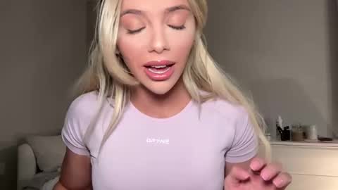 Snapshot of gracieparker chatting on February 2025 03:15:02 AM Gracie online show from February 2025 03:15:02 AM