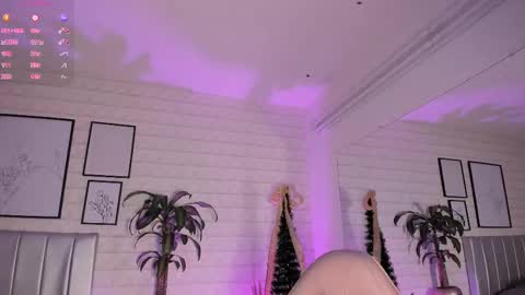 Snapshot of greennbella chatting on December 2025 12:17:01 AM online show from December 2025 12:17:01 AM