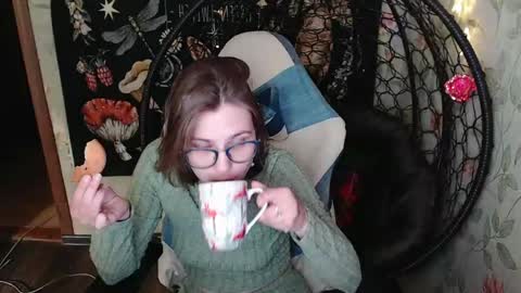 Snapshot of greenwitch9 chatting on May 2026 09:28:01 AM Lina online show from May 2026 09:28:01 AM