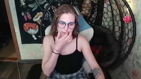 Snapshot of greenwitch9 chatting on June 2026 12:37:01 PM Lina online show from June 2026 12:37:01 PM