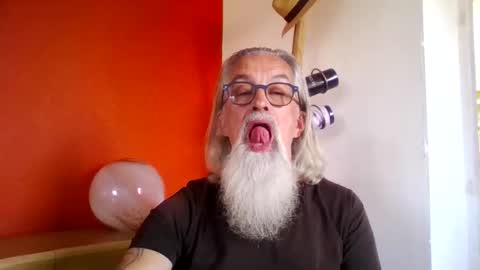 Snapshot of grybear60 chatting on October 2025 09:40:01 AM Grybear online show from October 2025 09:40:01 AM