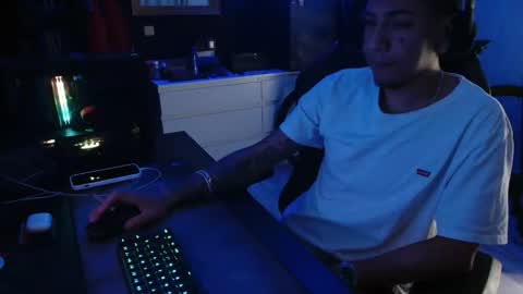 Guayaco  online show from November 2025 06:12:01 PM