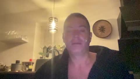 Snapshot of guil0 chatting on September 2025 07:32:02 AM guil0 online show from September 2025 07:32:02 AM