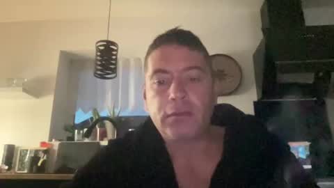 Snapshot of guil0 chatting on October 2025 09:16:01 AM guil0 online show from October 2025 09:16:01 AM