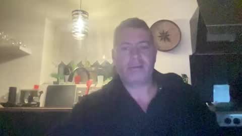 Snapshot of guil0 chatting on October 2025 06:54:01 AM guil0 online show from October 2025 06:54:01 AM