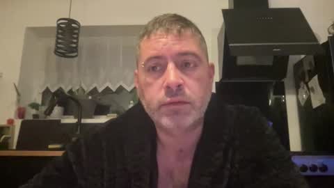 guil0 online show from October 2025 07:42:01 AM