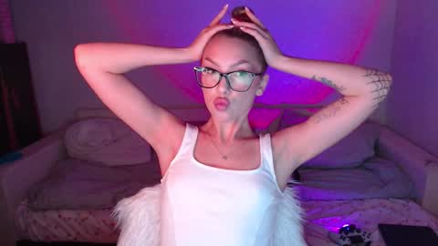 Marta online show from November 2025 09:48:02 PM