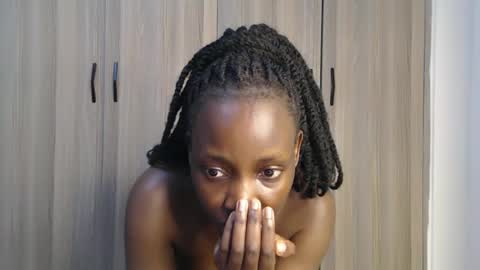 Miss Incredible online show from November 2025 12:02:01 AM