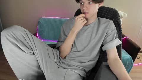 guy_liam1 online show from February 2025 04:11:01 PM