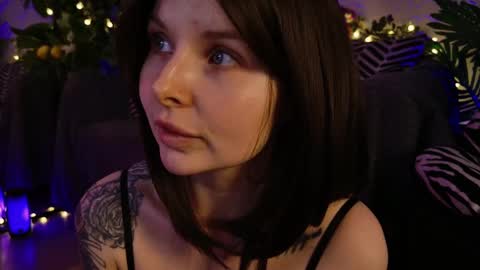 gwenhilton online show from March 2025 05:38:02 AM