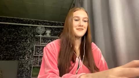 Gwen online show from September 2025 07:15:01 PM