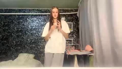 Gwen online show from September 2025 08:13:02 PM